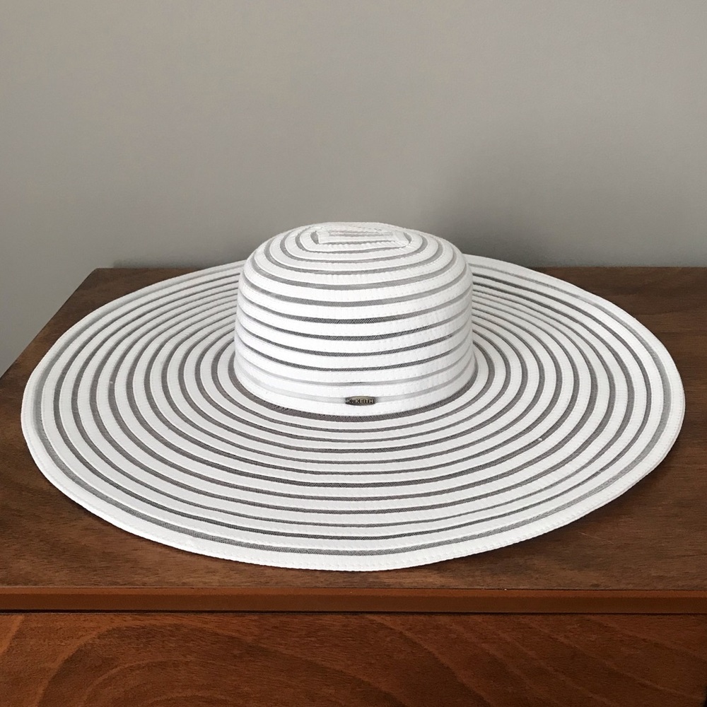 Large-Brimmed White Hat